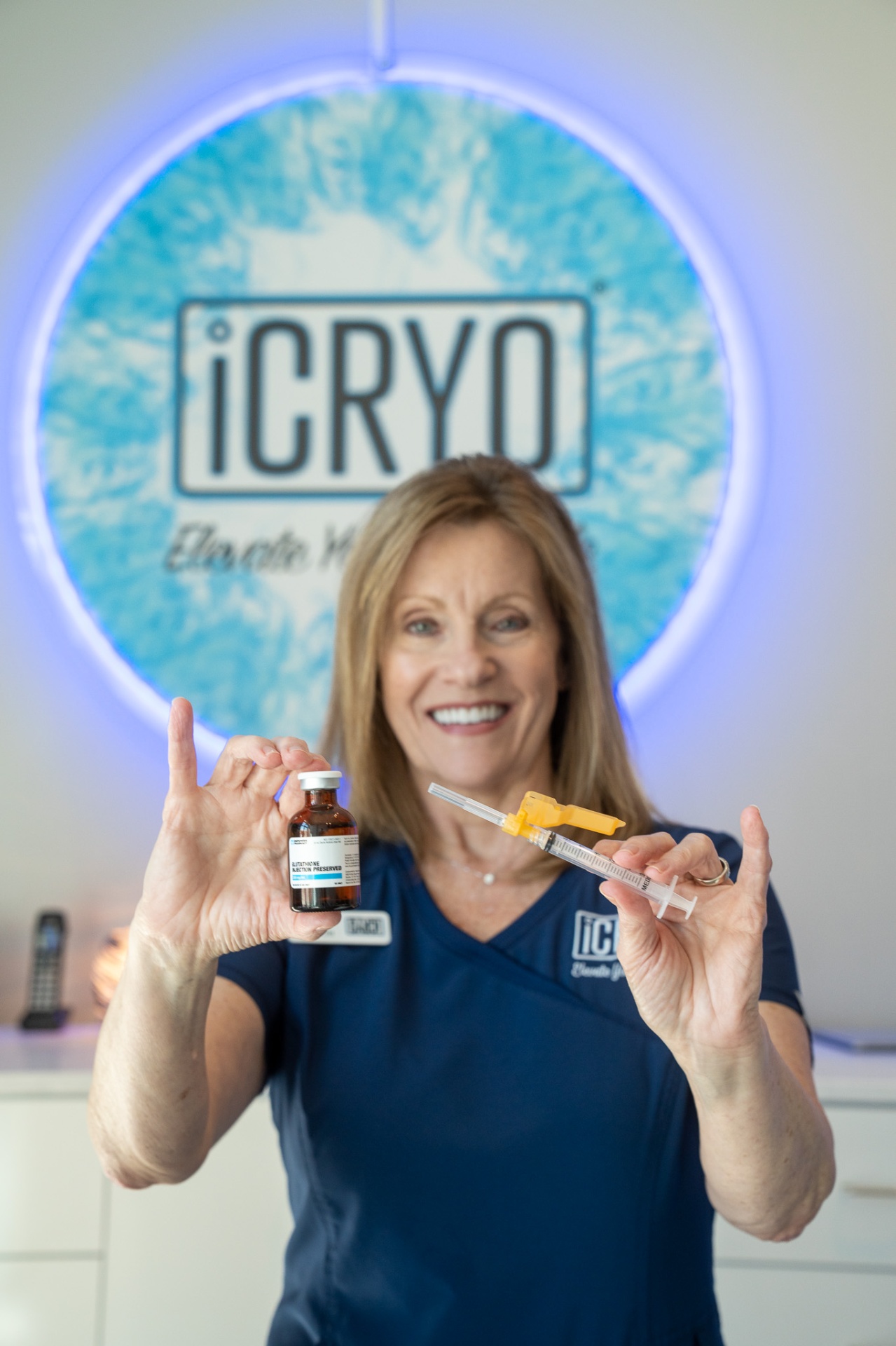 iCRYO Boca Raton registered nurse holding glutathione IM shot vial and syringe