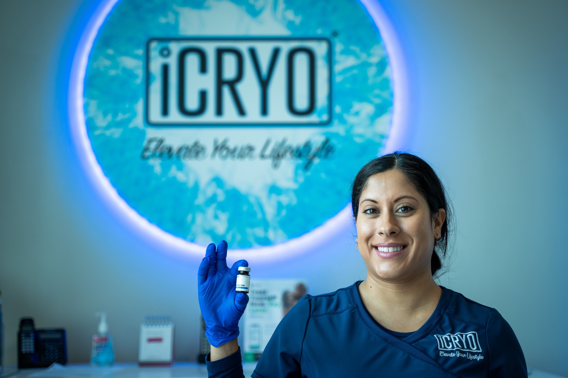 iCRYO Boca Raton RN prepping an IM vitamin injection