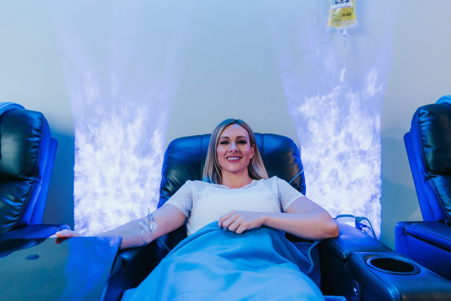 Guest relaxing in a comfortable recliner during a High Dose Vitamin C IV infusion at iCRYO Boca Raton