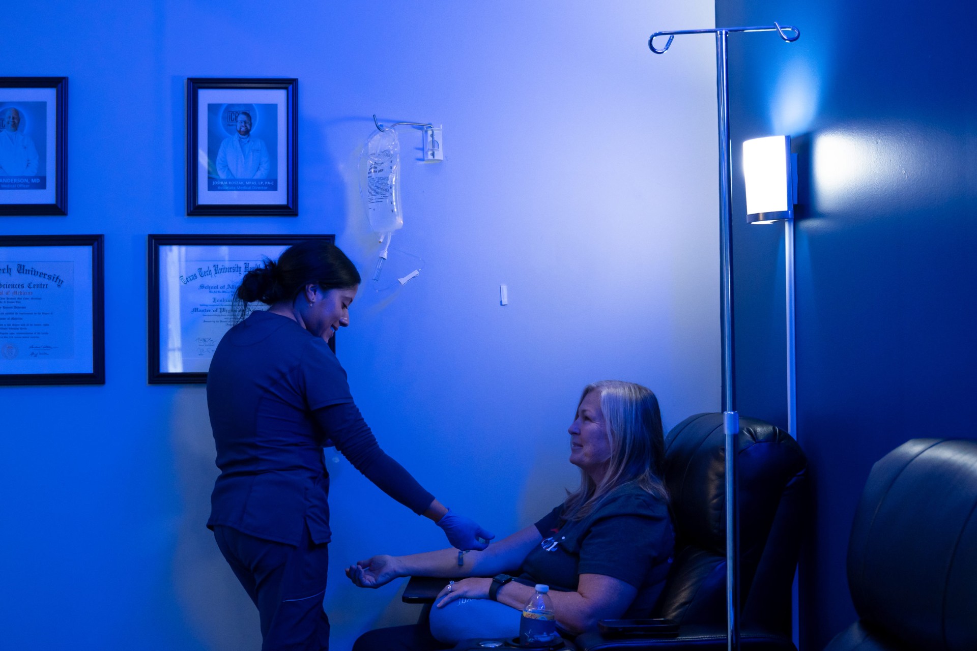 iCRYO Boca Raton guest receiving NAD+ therapy with RN supervision