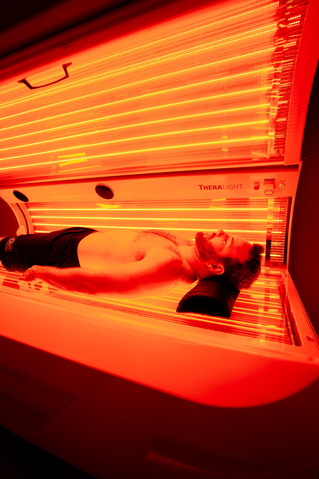 Red light therapy bed at iCRYO Boca Raton