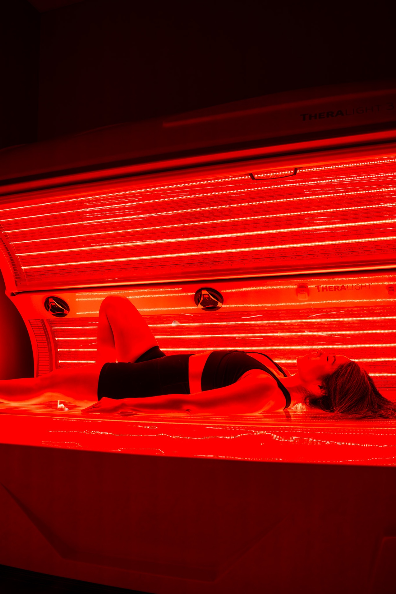 iCRYO Boca Raton guest preparing for a red light session