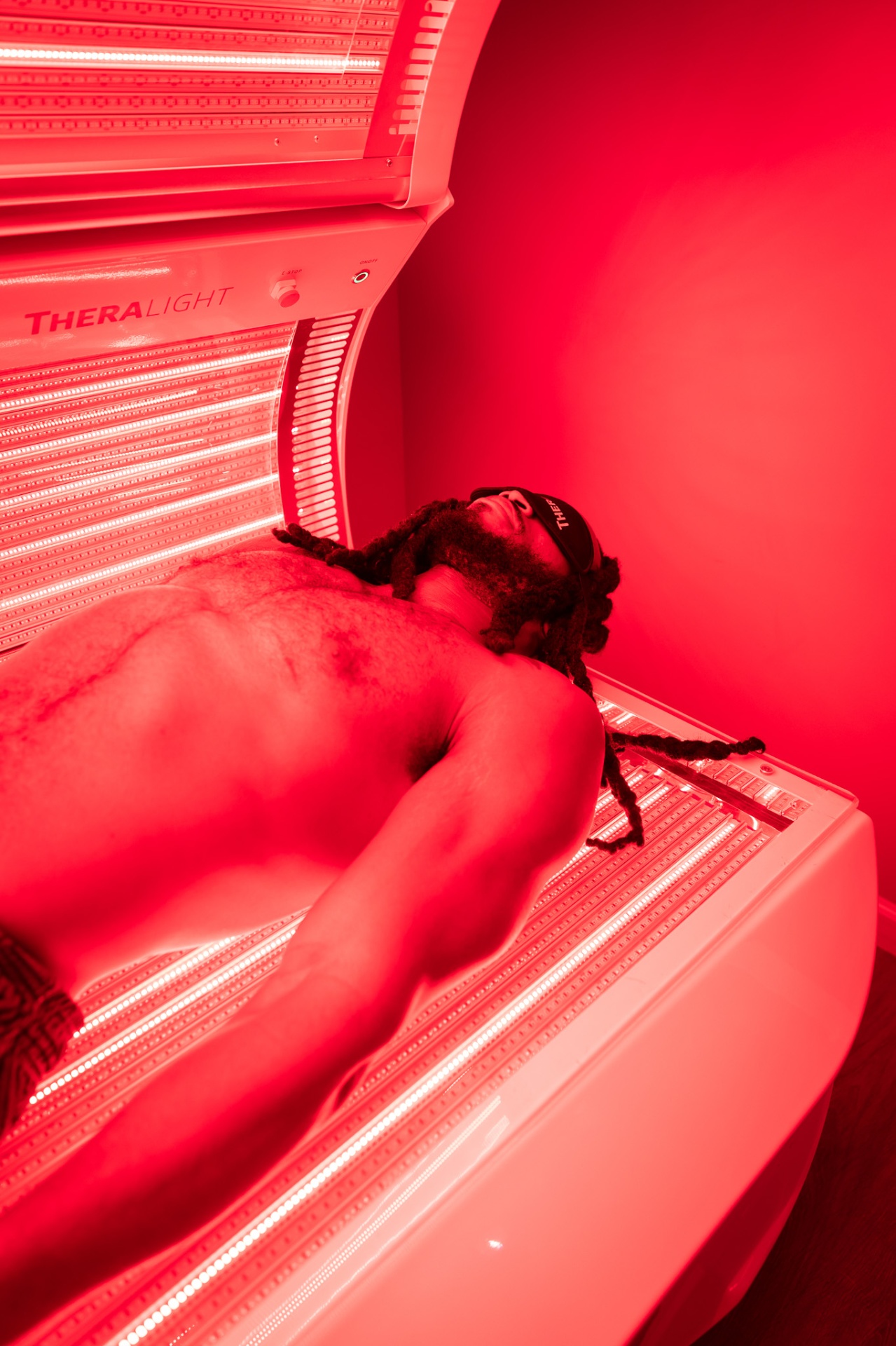 Full-body medical-grade red light therapy bed at iCRYO Boca Raton