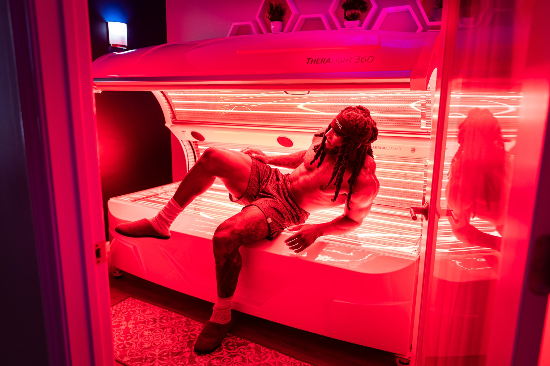Targeted red light facial treatment for collagen boost at iCRYO Boca Raton